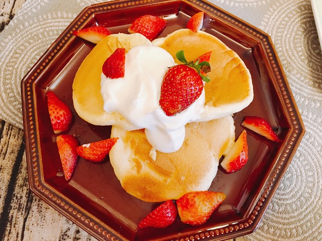 雲朵般輕飄飄的舒芙蕾鬆餅！（無泡打粉）